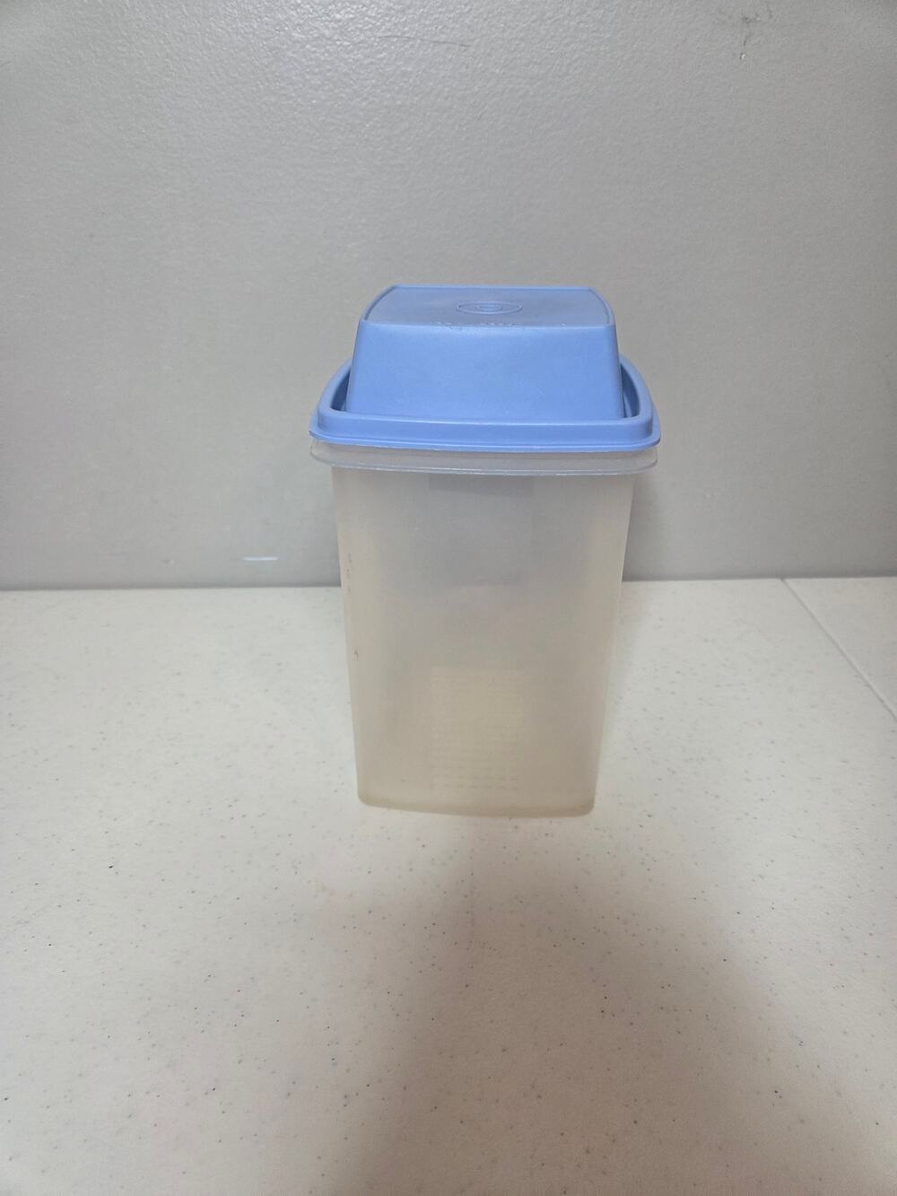 Vintage Tupperware Pick-A-Deli Pickle Keeper 2 AQuart Large With Light Blue Lid